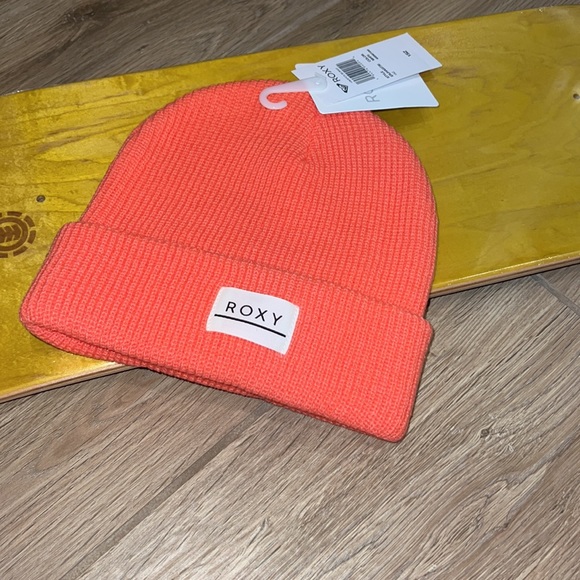 🔥 Roxy Harper beanie in coral 🔥 - Picture 2 of 6